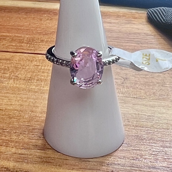 Ring Bomb Party Ring size 7, NWOT - Picture 2 of 6